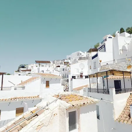 Feriehus Pizarrillas: Tu Hogar En Blanco Pueblo