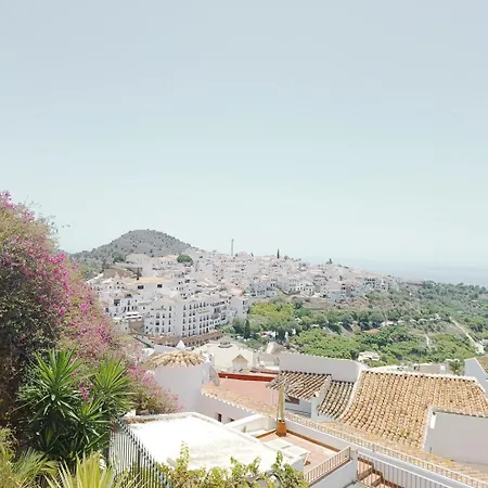 Pizarrillas: Tu Hogar En Blanco Pueblo