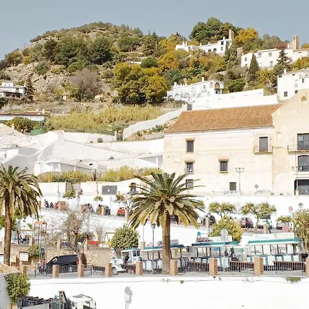 Holiday home Pizarrillas: Tu Hogar En Blanco Pueblo