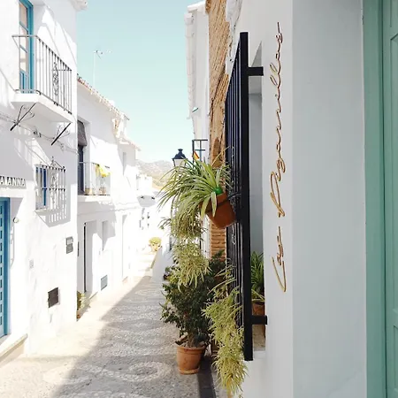 Holiday home Pizarrillas: Tu Hogar En Blanco Pueblo *
